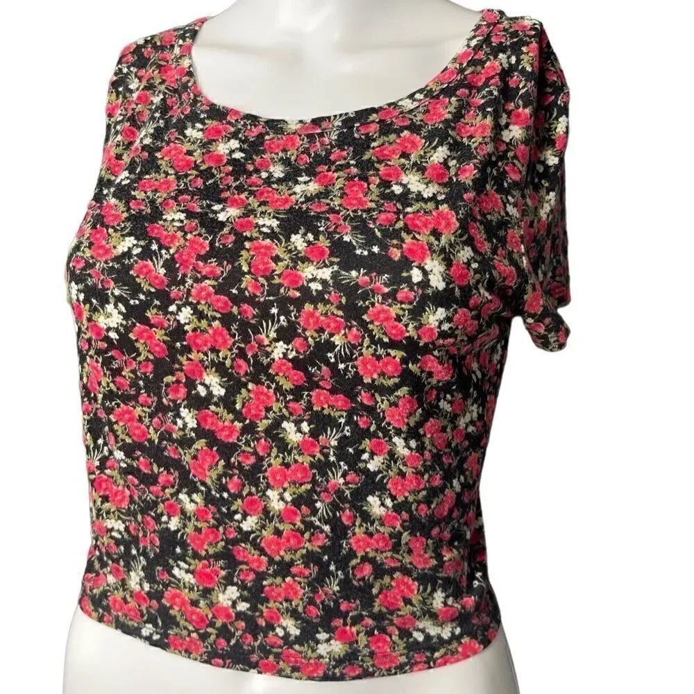 Full Tilt Floral Short Sleeve Crop Top Black and Pink Size Medium